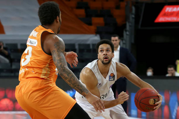 冠宣告她的 冠宣告她的